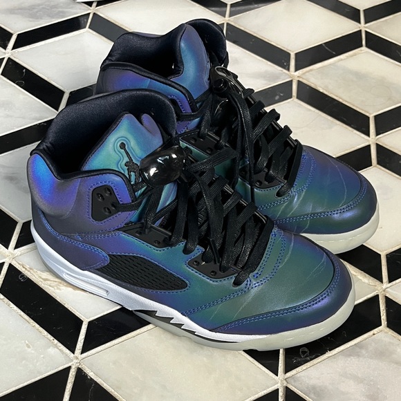 M Women’s Air Jordan retro 5 oil grey - Picture 4 of 17